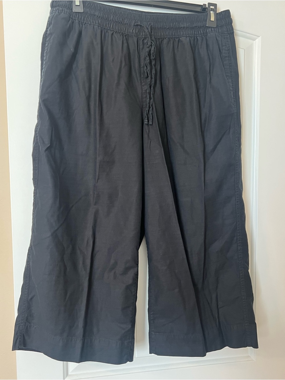 Women’s Black Casual Drawstring Capris